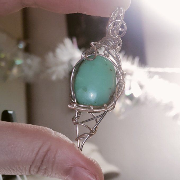 ✨ Amulette en Chrysoprase – Pierre de Guérison, de Confiance et de Compassion ✨