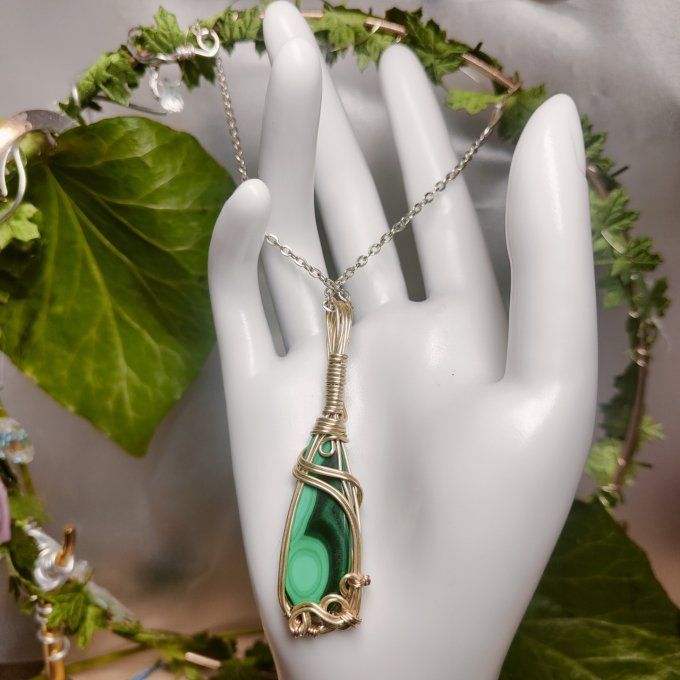 Amulette en Malachite – Harmonie et Protection du Cœur