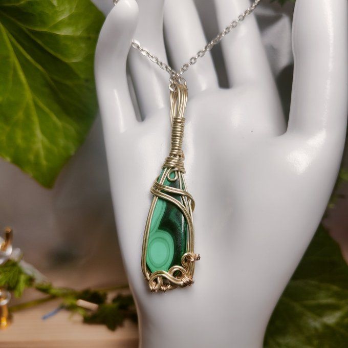 Amulette en Malachite – Harmonie et Protection du Cœur