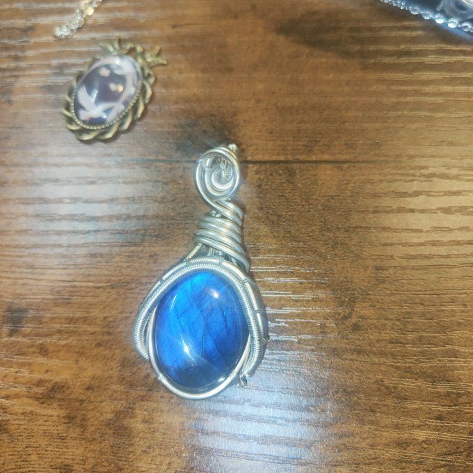 Amulette labradorite bleu angélique 