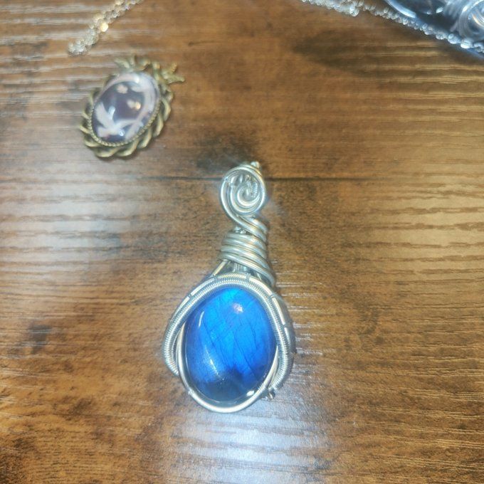 Amulette labradorite bleu angélique 