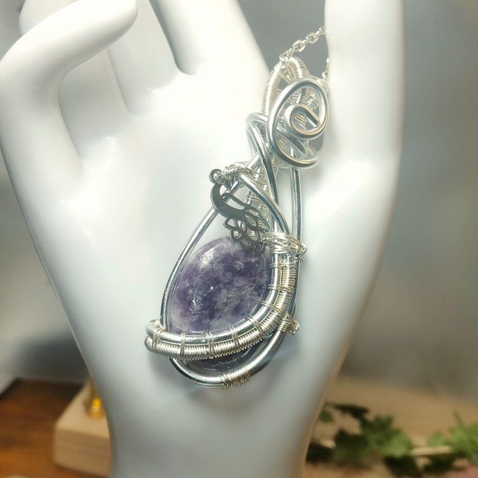 Amulette en Lépidolite –✨ Stabilité, Sérénité et Équilibre ✨