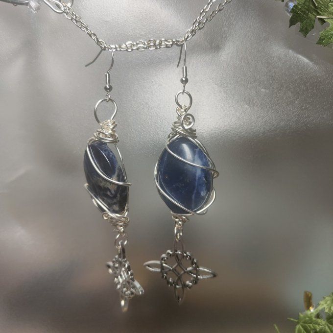 Boucles d'oreilles sodalite croix sorcière 