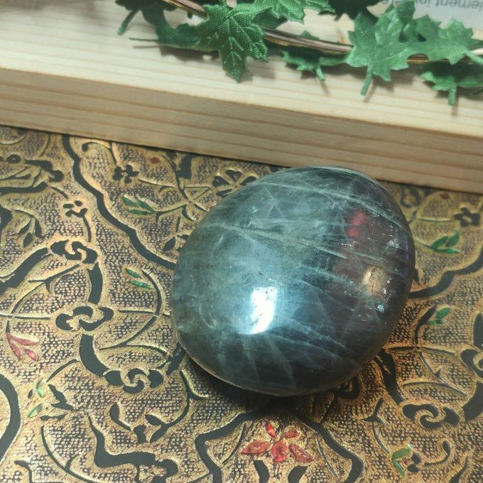 Galet labradorite violette 