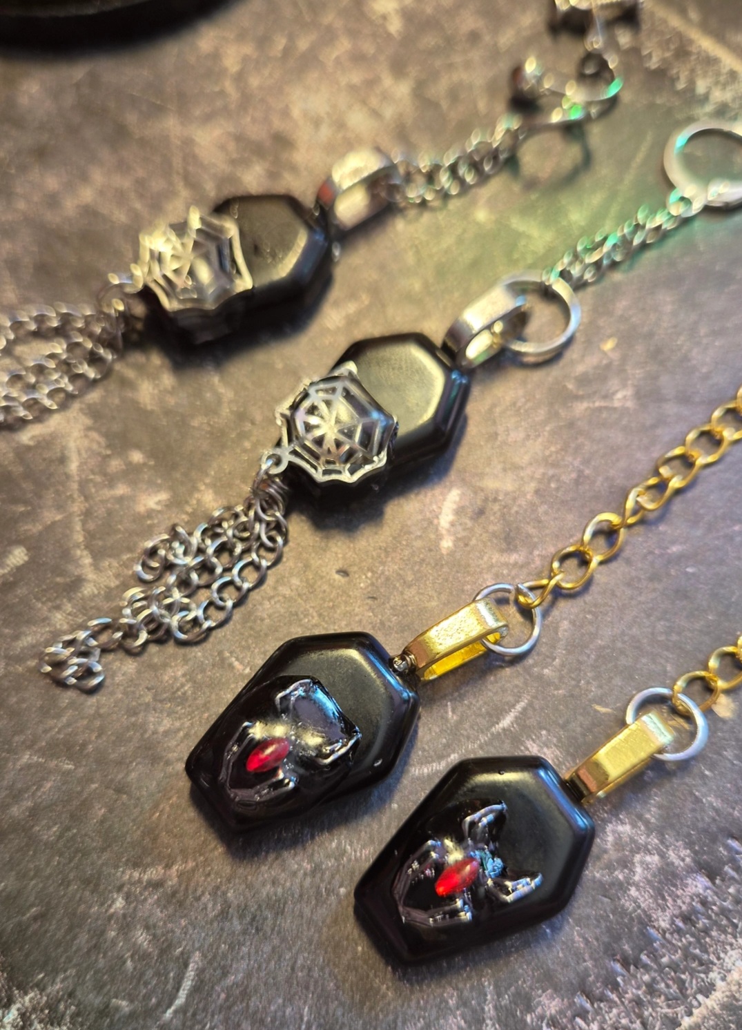 Collection automne : Spooky, Keys, Donjon&Dragon , clan de l’ombre, citrouille et Chaudron. Collection automne : Spooky, Keys, Donjon&Dragon , clan de l’ombre, citrouille et Chaudron.