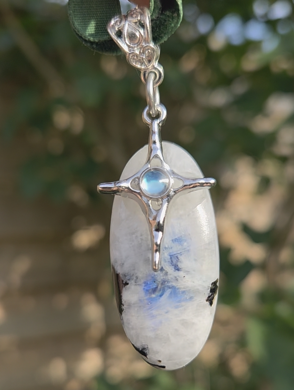 Les pierres blanche : bracelet ,bague , collier ,boucle d’oreille , Les pierres blanche : bracelet ,bague , collier ,boucle d’oreille ,