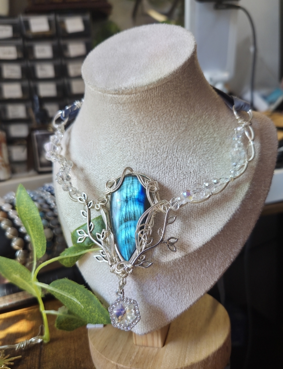 Collier et diadéme Collier et diadéme